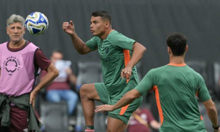 Thiago Silva Di Kenal Bek Tengah Asal Brazil Terbaik Dan Tangguh