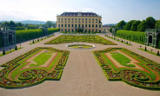 Istana Schönbrunn Hadirkan Kemegahan Warisan Kerajaan Austria