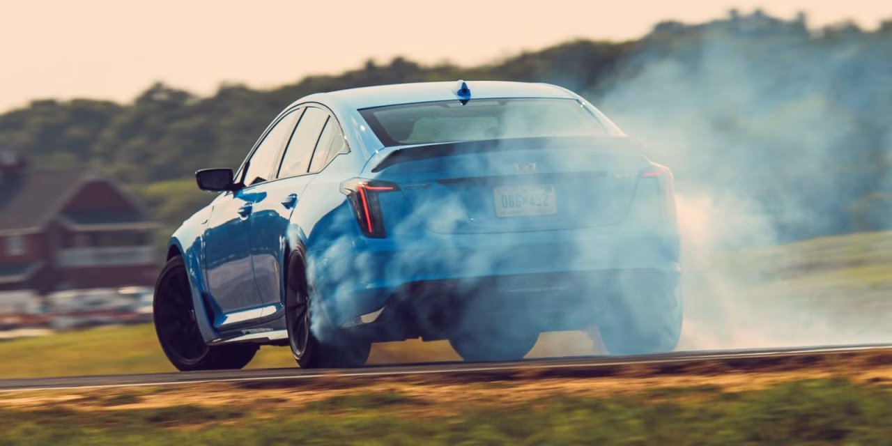 Mengungkap Kemewahan Dan Teknologi Di Mobil Sedan Amerika