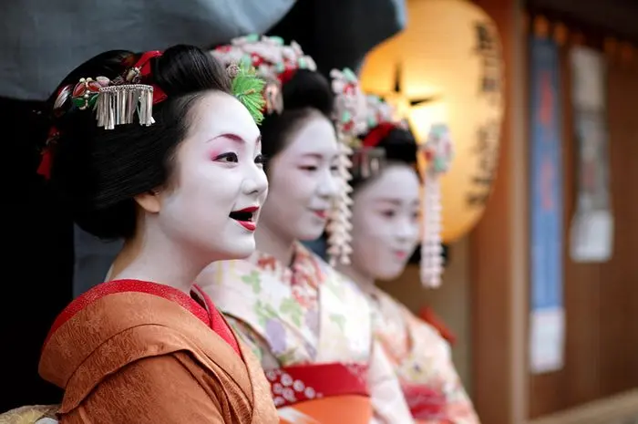 Tren Kecantikan Ohaguro Bagian Dari Filosofi Tradisional Jepang