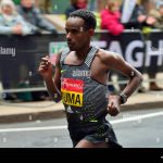 Gezahegne Abera Mencatatkan Prestasi Gemilang Di Maraton Loh