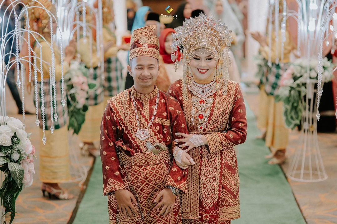 Pakaian Adat